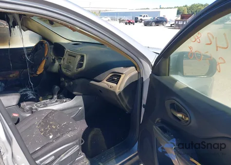 2019 Jeep Cherokee Latitude 4X4 из США, поврежденный, VIN 1C4PJMCB0KD106797